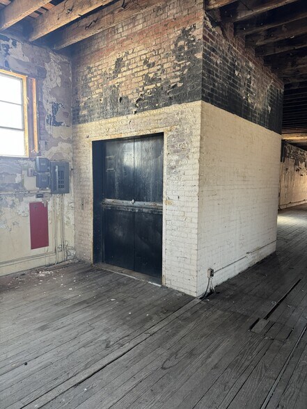 More Photos Of 24 N Lexington Ave, Asheville Storefront Retail Office For Sale