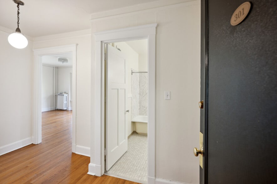 More Photos Of 605 E Denny Way, Seattle Apartments For Sale