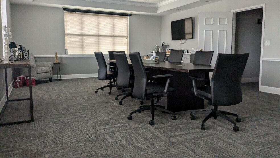 More Photos Of 2369-2371 Lakeview Dr, Dayton Office For Lease