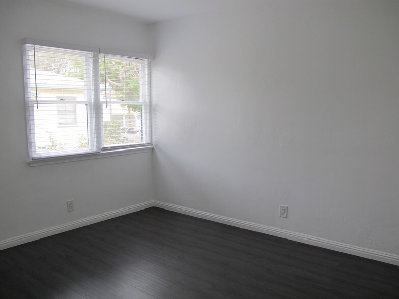 More Photos Of 1824 Michigan Ave, Santa Monica Apartments For Sale