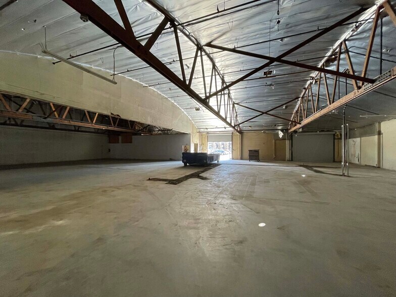 More Photos Of 3049 La Cienega Blvd, Culver City Warehouse For Lease