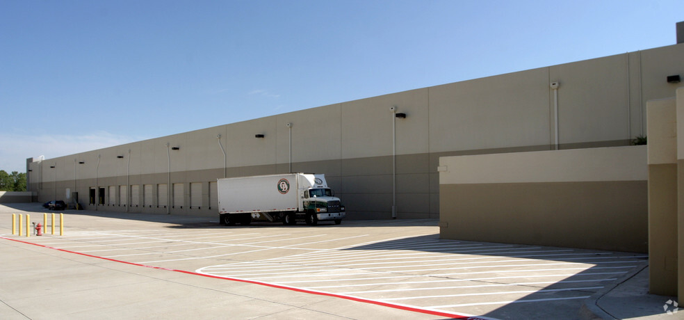 Primary Photo Of 801 Hammond St, Coppell Distribution For Lease