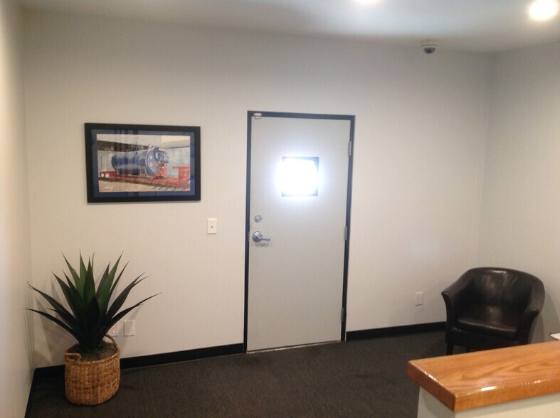 More Photos Of 4120 E Madison St, Phoenix Warehouse For Lease