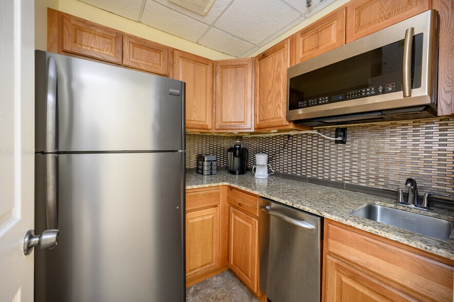 More Photos Of 727 Raritan Rd, Clark Loft Creative Space For Lease