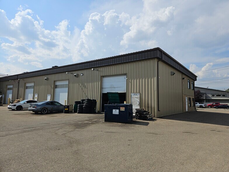 More Photos Of 4731 61 St, Red Deer Service For Lease