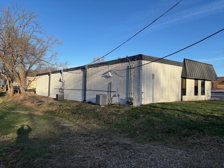 More Photos Of 8230-8238 Robinson St, Overland Park Office For Sale