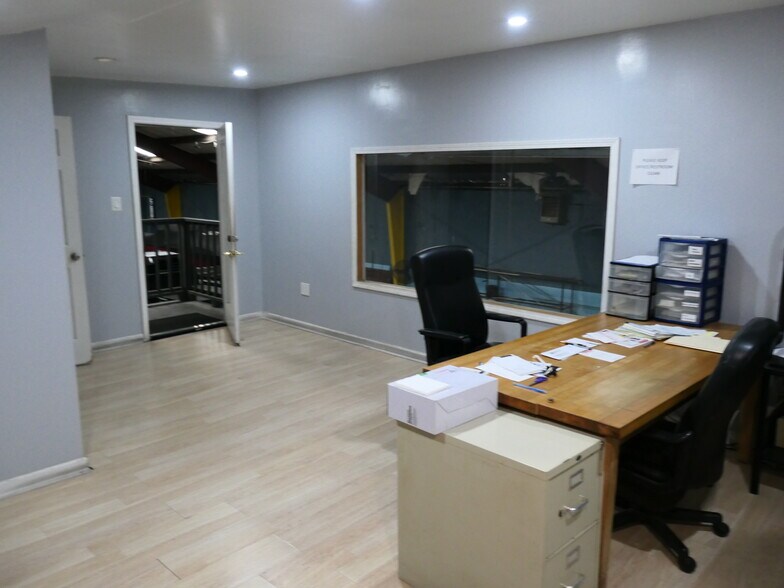 More Photos Of 7130 Long Dr, Houston Warehouse For Sale