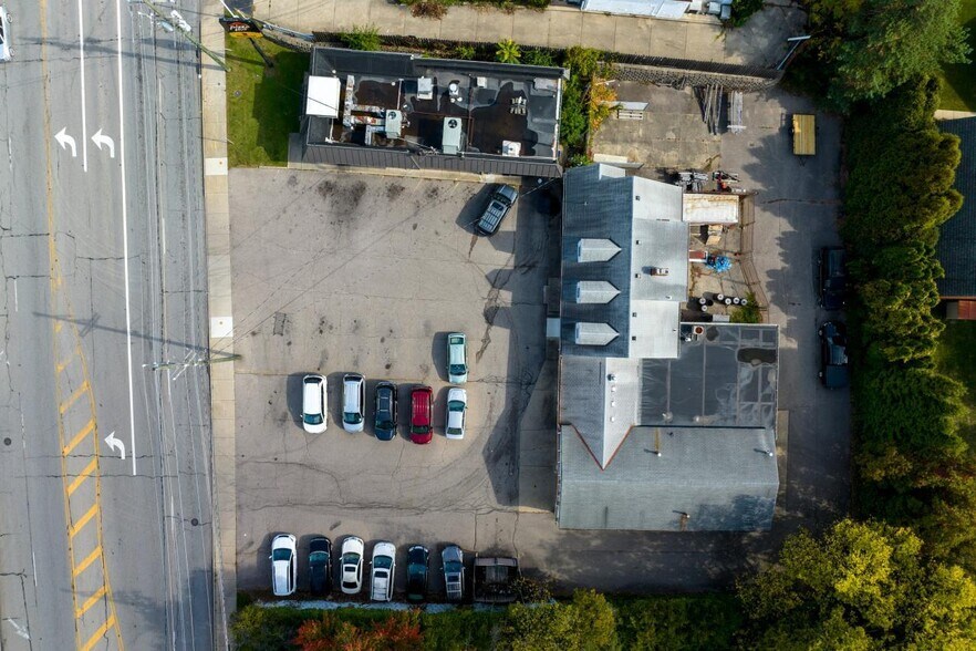 More Photos Of 913-915 W Galbraith Rd, Cincinnati Auto Repair For Sale