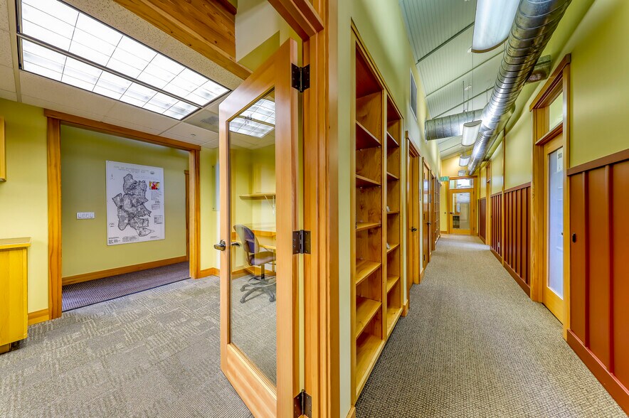 More Photos Of 818 Madison Ave N, Bainbridge Island Office For Sale