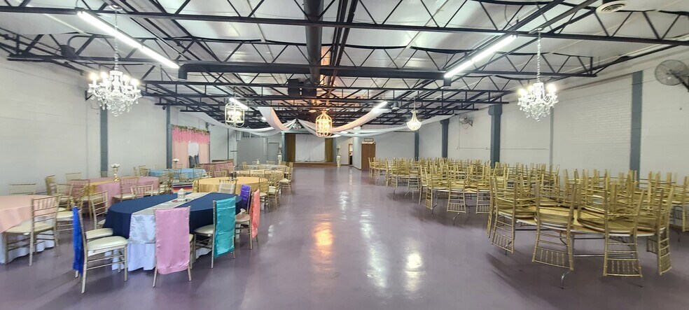 More Photos Of 5520 Military Pky, Dallas Industrial For Sale