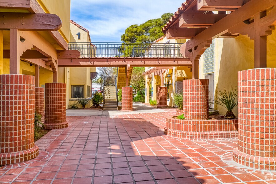 More Photos Of 2800 W Sahara Ave, Las Vegas Unknown For Lease