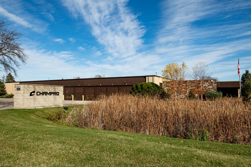 More Photos Of 1175 S Wheeling Rd, Wheeling Manufacturing For Lease