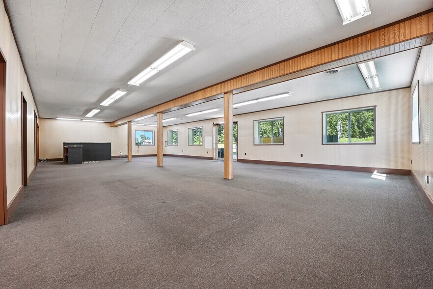 More Photos Of 4487 Sr 8, Titusville Showroom For Sale