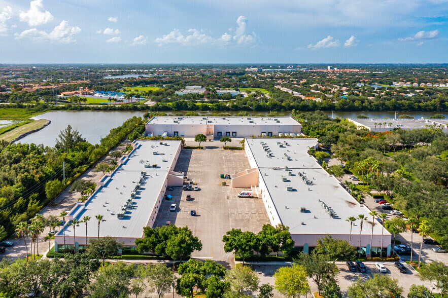 More Photos Of 2906-2990 Executive Way, Miramar Office For Lease