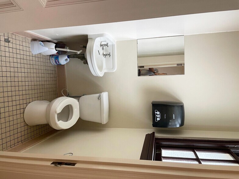 More Photos Of 137 Main St, Bay Saint Louis General Retail For Sale