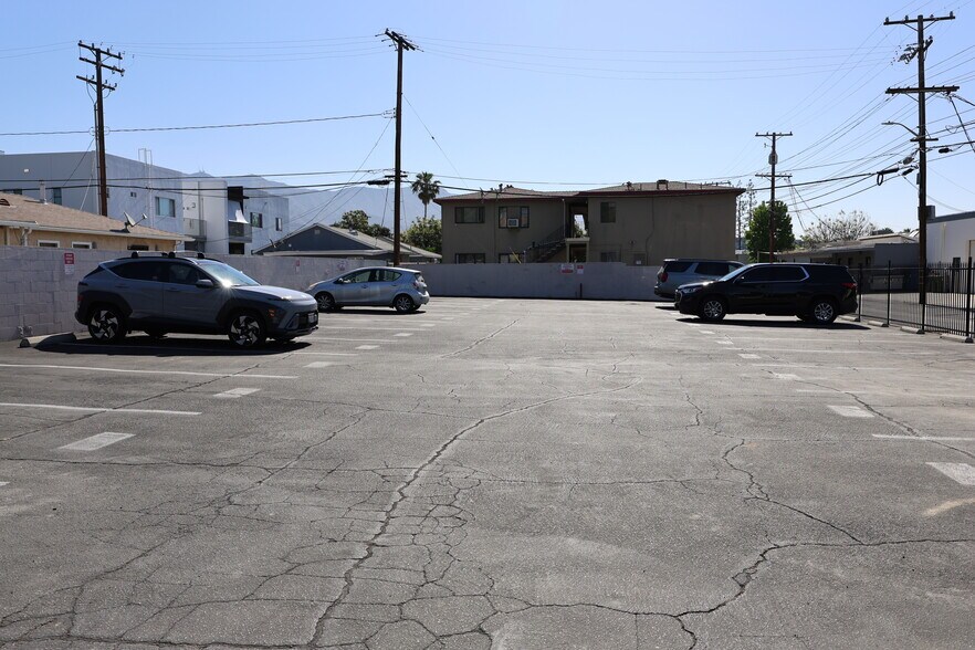 More Photos Of 2815 W Empire Ave, Burbank Warehouse For Lease