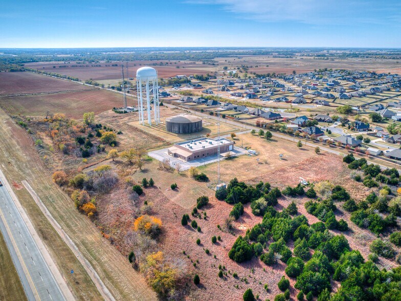 More Photos Of 9802 N Morgan Rd, Yukon Office For Sale