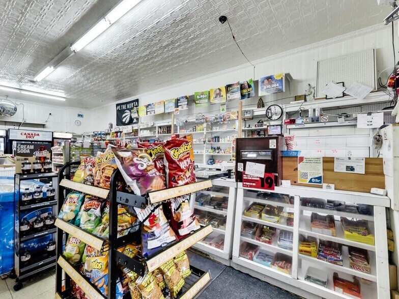 More Photos Of 44 Francis St, Hamilton Flex For Sale