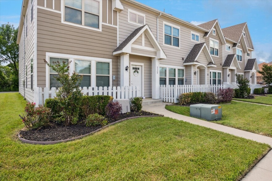 More Photos Of 101 Springtree St, Denton Apartments For Sale