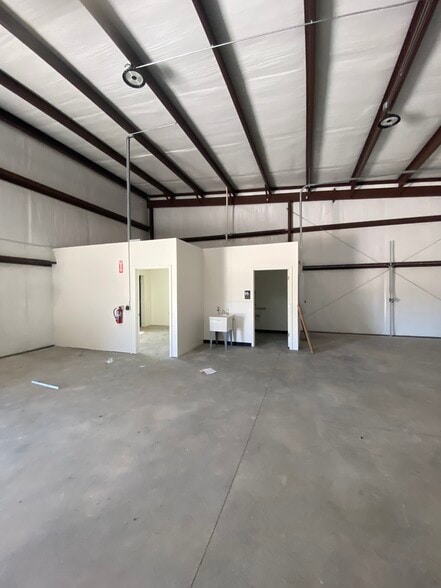 More Photos Of 8219 S Camino de Cafe, Tucson Industrial For Lease