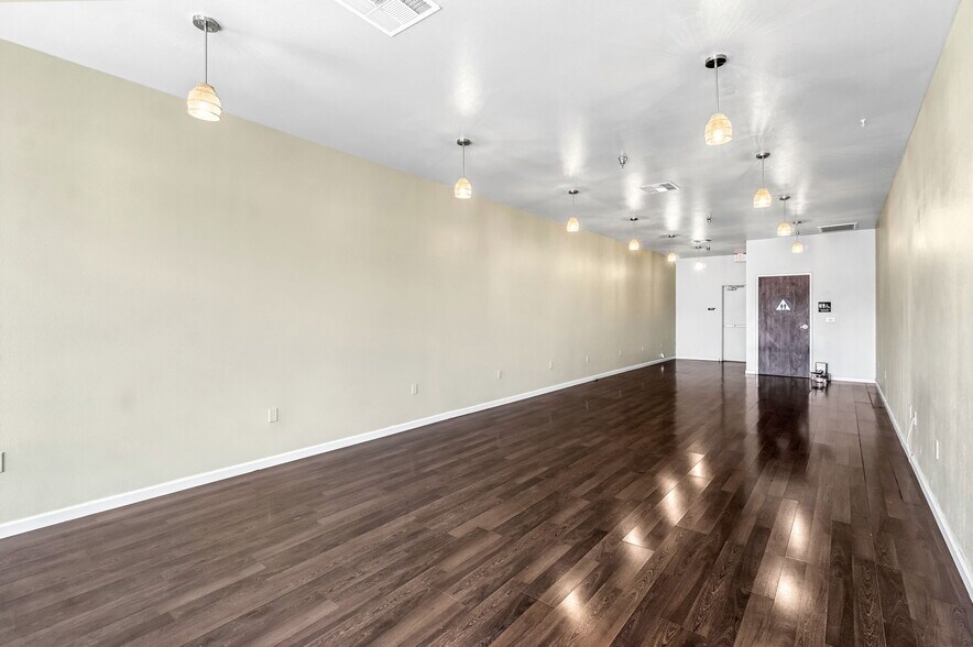 More Photos Of 5348-5374 N Spruce Ave, Fresno Freestanding For Lease