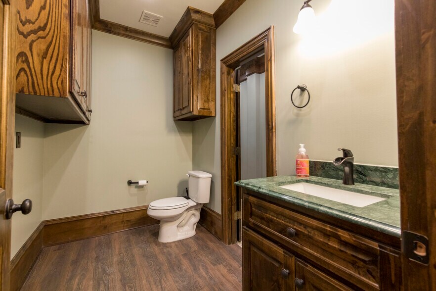 More Photos Of 636 W Tarrant Rd, Grand Prairie General Retail For Sale