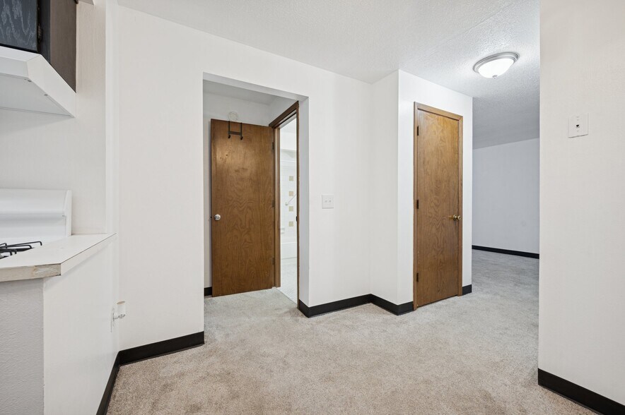 More Photos Of 2061 Tremainsville Rd, Toledo Apartments For Sale