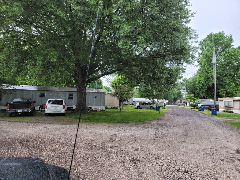 More Photos Of 3592 N Thunderhill Pl, Vincennes Manufactured Housing Mobile Home Park For Sale
