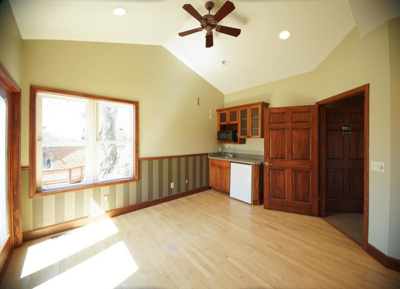 More Photos Of 213 E Main St, Gaylord Office For Sale