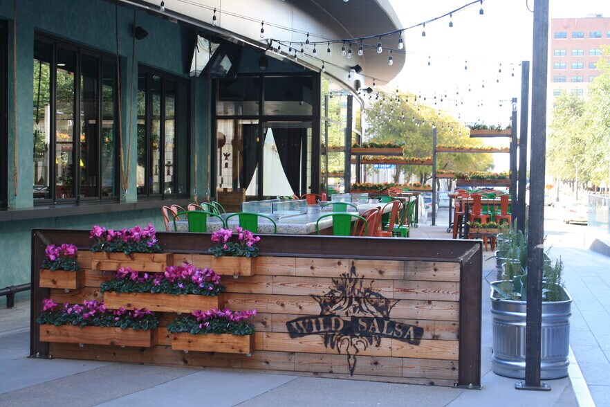 More Photos Of 300 Throckmorton St, Fort Worth Office For Sale