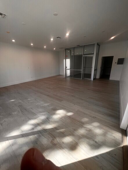 More Photos Of 2407 Periwinkle Way, Sanibel Storefront For Sale