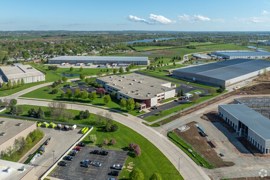 More Photos Of 1776 W Matthew Dr, De Pere Manufacturing For Sale