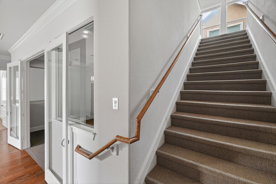 More Photos Of 25511 Budde Rd, The Woodlands Office For Sale