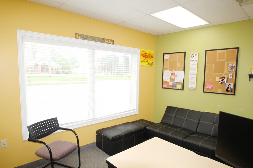 More Photos Of 150 Smokerise Dr, Wadsworth Office Residential For Sale