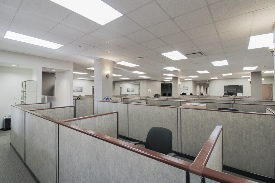 More Photos Of 6400 N Northwest Hwy, Chicago Apartments For Lease