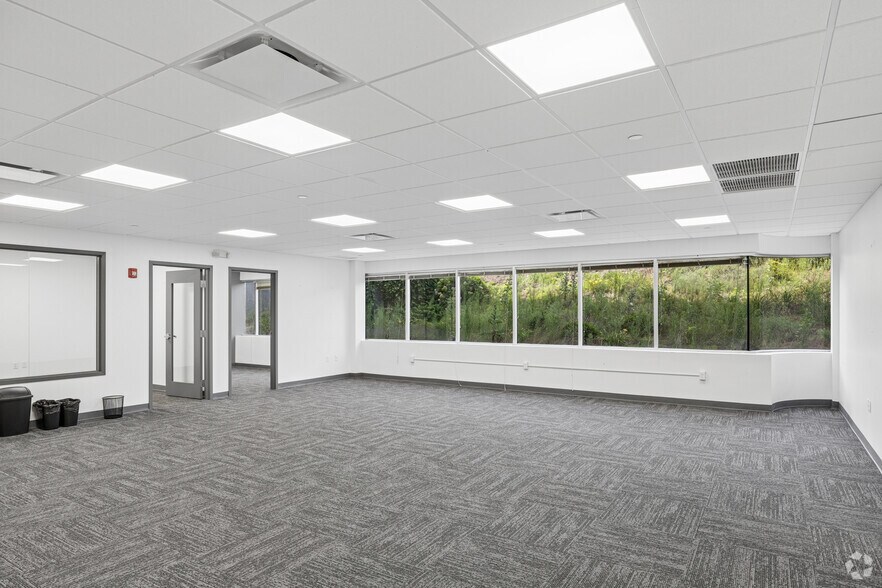 More Photos Of 2 Waterside Crossing, Windsor Office For Sale