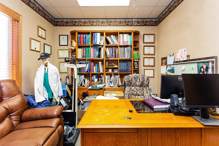 More Photos Of 1263 Bennett Ave, Burley Medical For Lease