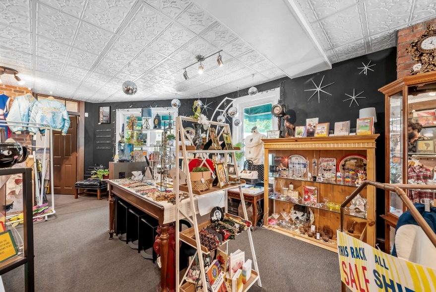 More Photos Of 2232-2242 Carter Ave, Saint Paul Unknown For Lease