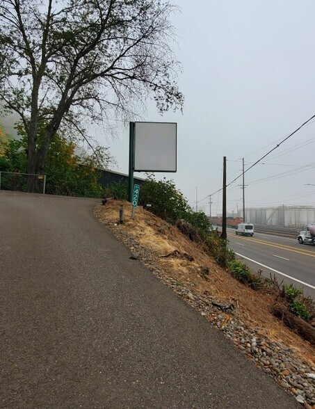 More Photos Of 5135 Nw Saint Helens Rd, Portland Office For Sale