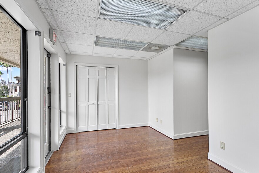 More Photos Of 2000 - 2310 Sawgrass Village Dr, Ponte Vedra Beach Office For Sale