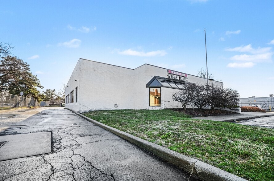 More Photos Of 33200 Dequindre Rd, Sterling Heights Medical For Lease