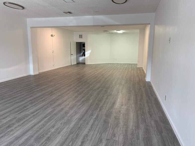 More Photos Of 2311-2349 S Ridgewood Ave, Edgewater Unknown For Lease