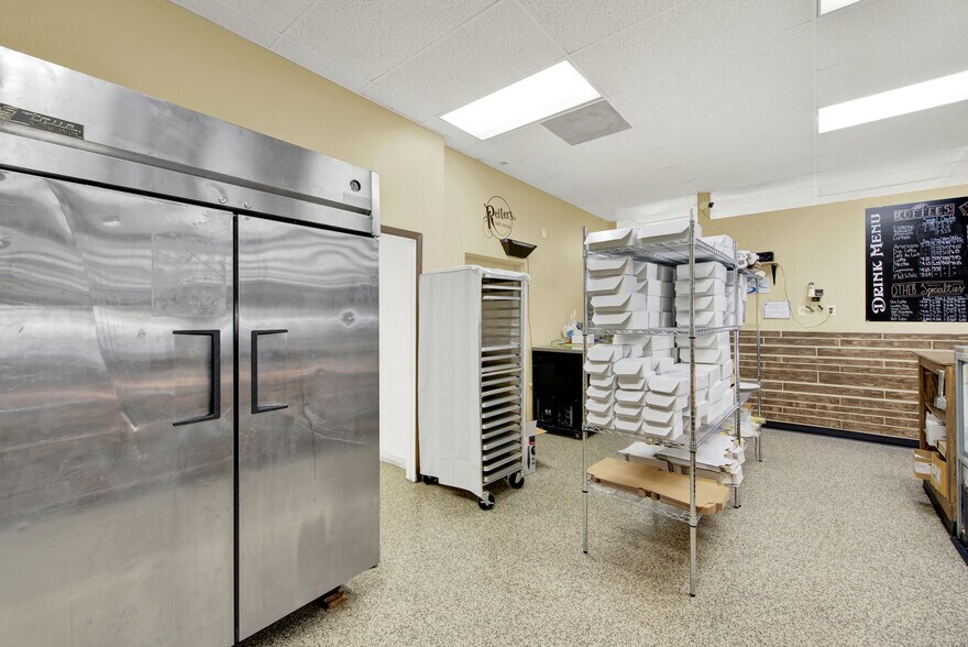 More Photos Of 830 Main St, Red Bluff Freestanding For Sale