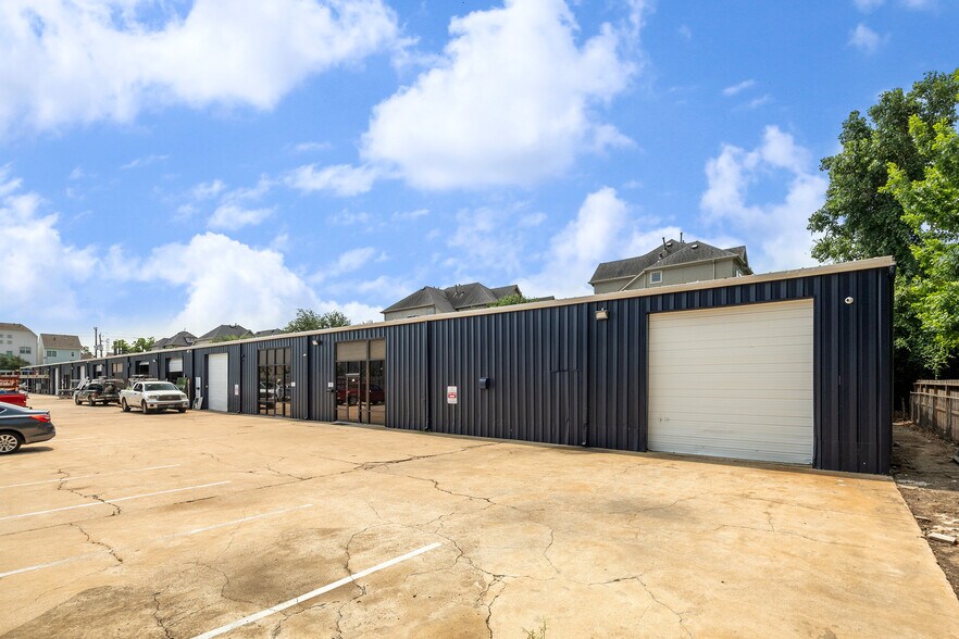 More Photos Of 1411-1417 Upland Dr, Houston Warehouse For Lease