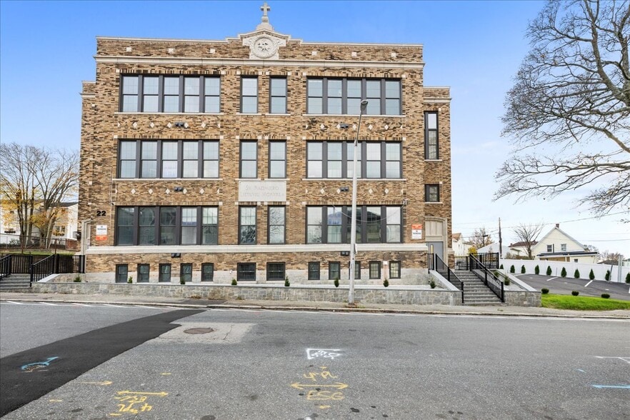 More Photos Of 22 Waverly St, Worcester Apartments For Sale