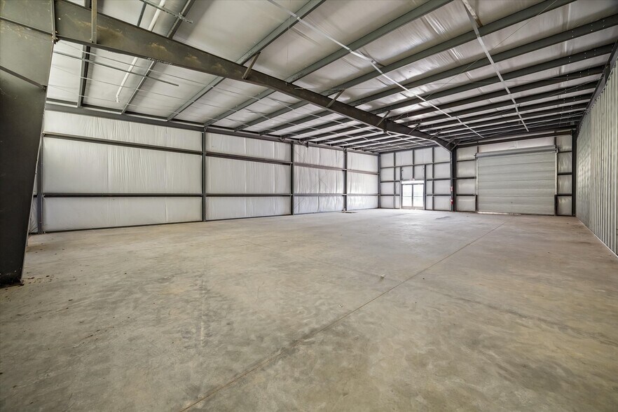 More Photos Of 22215 Mueschke Rd, Tomball Unknown For Lease