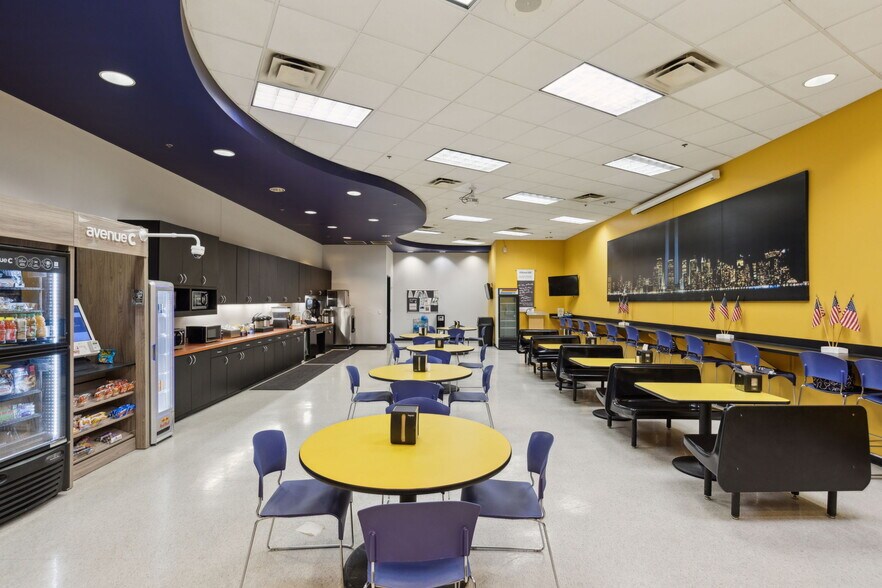 More Photos Of 200 Greenleaf St, Fort Worth Industrial For Sale