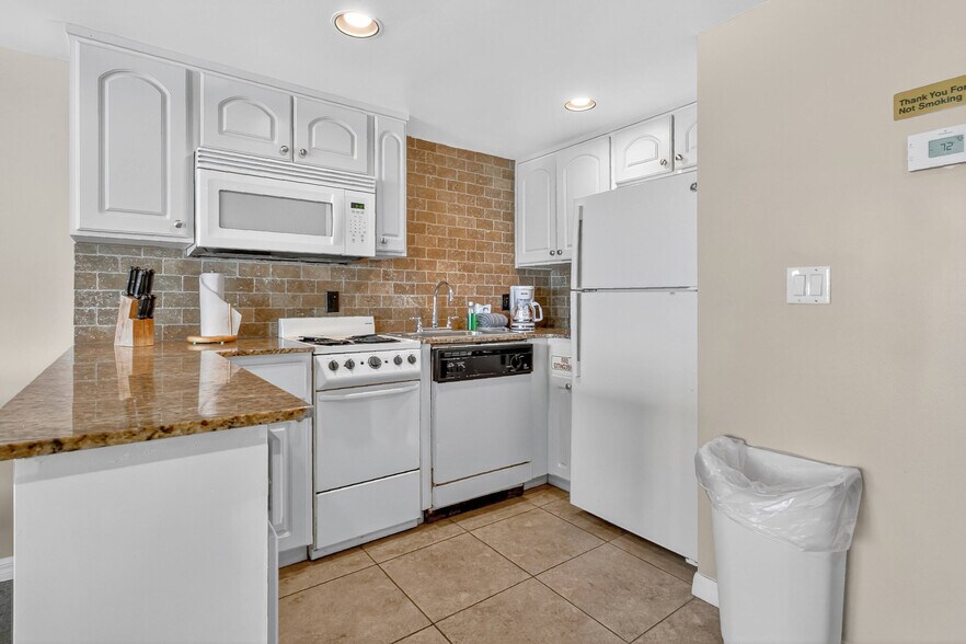 More Photos Of 1014 N Atlantic Ave, Daytona Beach Hotel For Sale