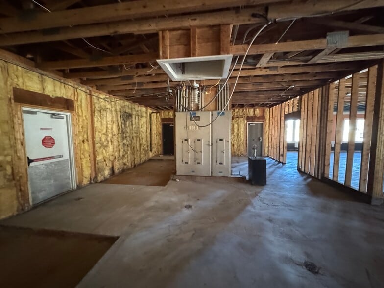 More Photos Of 1925 Mallory Ln, Franklin Freestanding For Sale