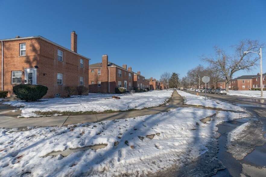 More Photos Of 299-377 Mayfair Blvd, Columbus Apartments For Sale